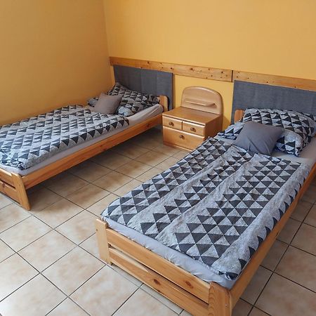 Apartament Collingo Belvarosi Szallas Kazincbarcika Zewnętrze zdjęcie