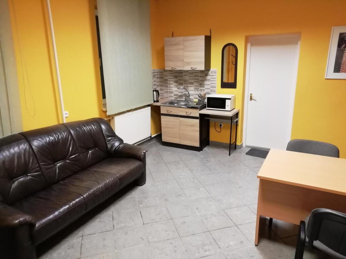 Apartament Collingo Belvarosi Szallas Kazincbarcika Zewnętrze zdjęcie