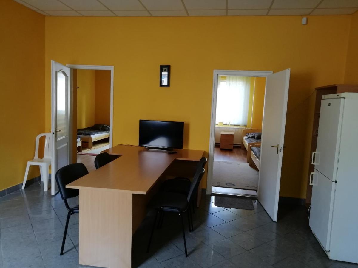 Apartament Collingo Belvarosi Szallas Kazincbarcika Zewnętrze zdjęcie