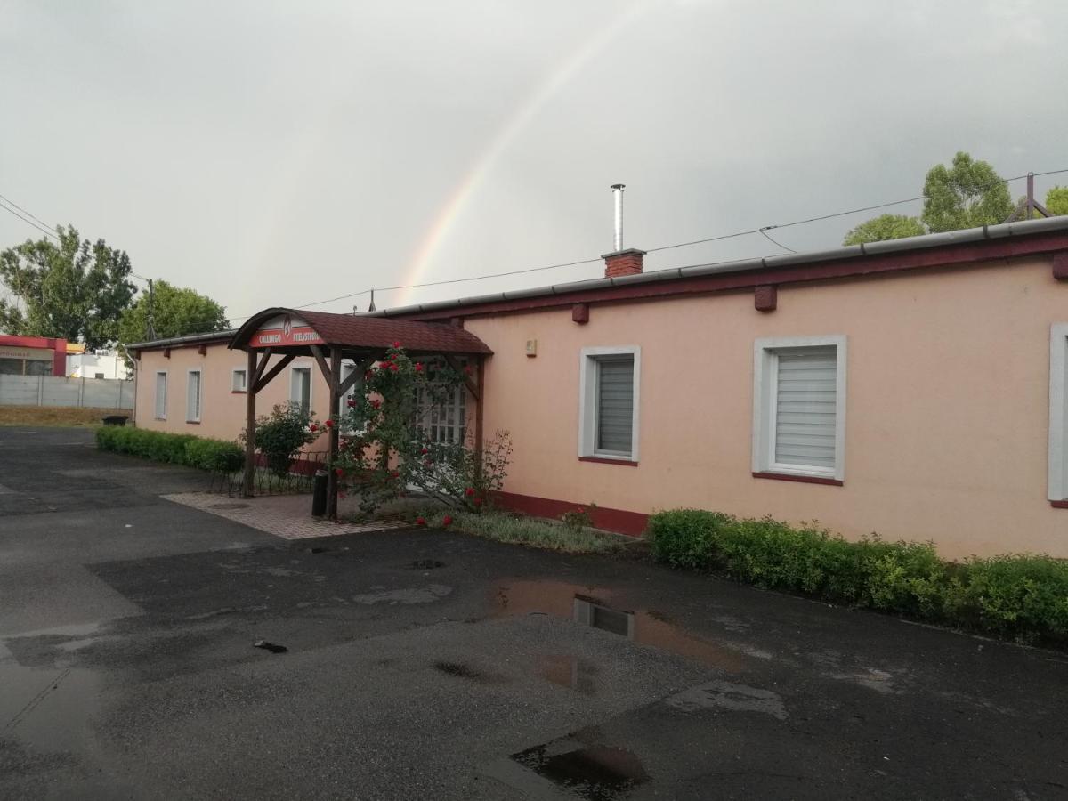 Apartament Collingo Belvarosi Szallas Kazincbarcika Zewnętrze zdjęcie