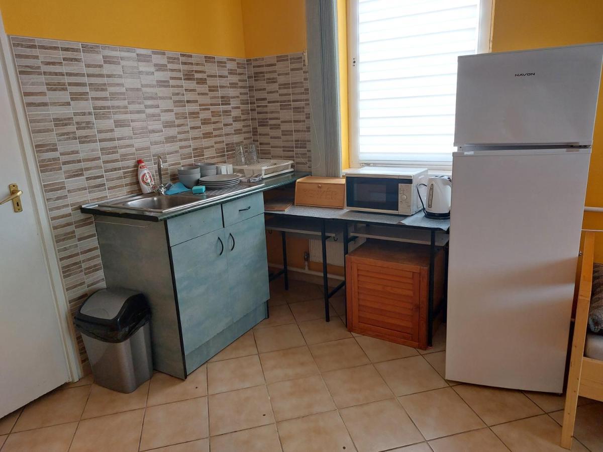 Apartament Collingo Belvarosi Szallas Kazincbarcika Zewnętrze zdjęcie